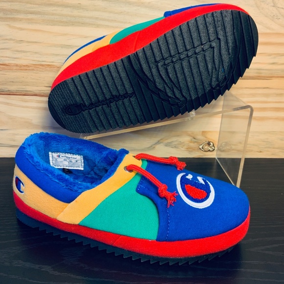 New Champion Women's University Plush Slippers - Picture 7 of 8